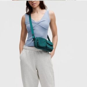 Lululemon Multi-Pocket Crossbody